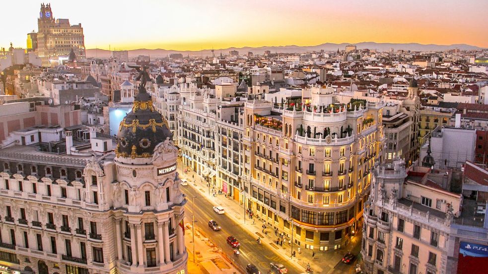 Bei privaten Treffen in Spanien kommt selten jemand pünktlich. Doch in Madrid gilt das nicht als unhöflich oder respektlos, es ist einfach so. Foto: Unsplash/Florian Wehde