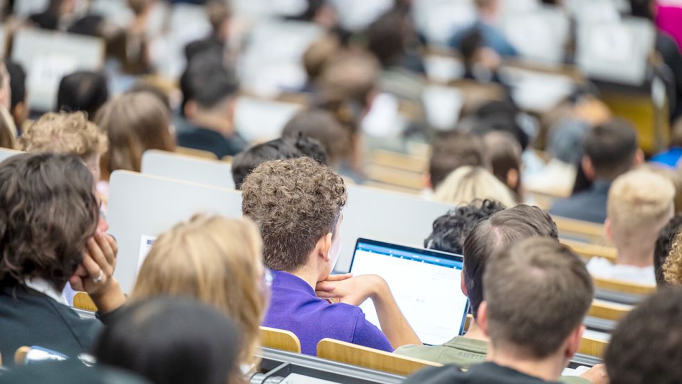 Büffeln im Hörsaal müssen alle: Doch mit welchem Fach können Studierende am meisten Geld verdienen? Foto: IMAGO/Funke Foto Services