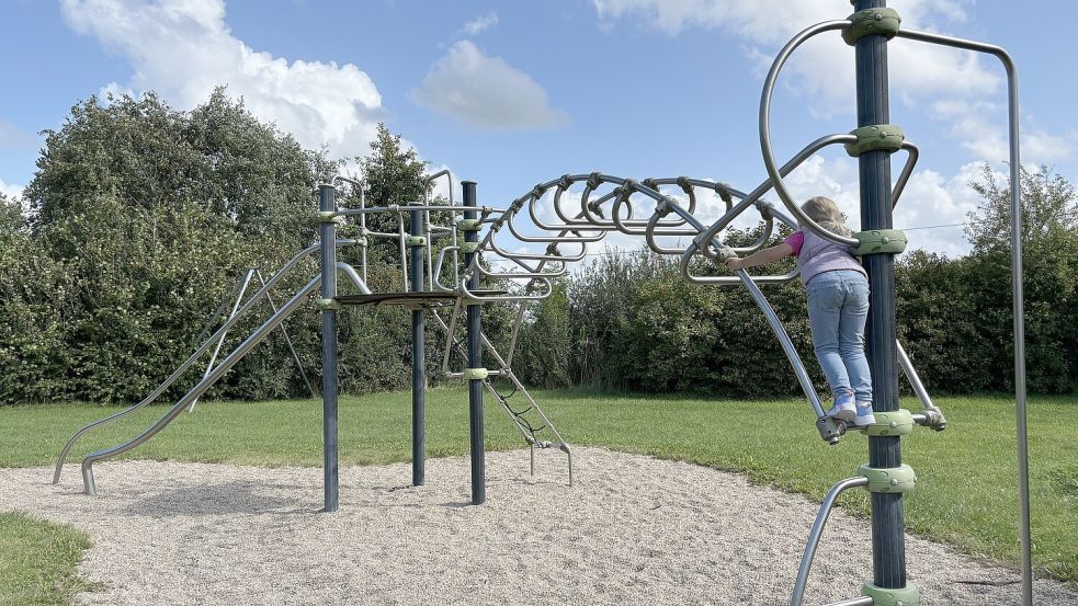 Der Spielplatz Siedland in Süderneuland ist sehr beliebt. Hier will die Kurverwaltung Fitnessgeräte für Erwachsene aufbauen. Foto: Rebecca Kresse