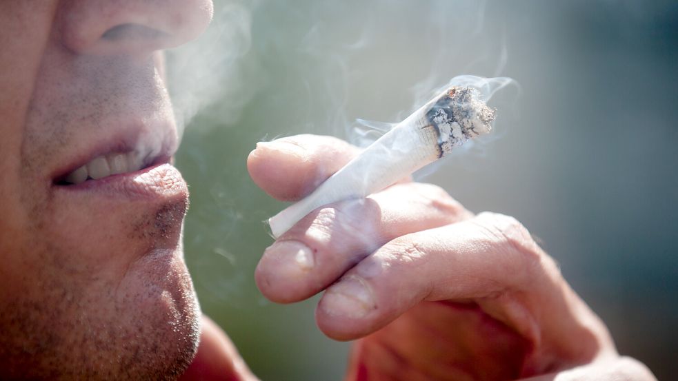 Ist Kiffen am Arbeitsplatz nach der Cannabis-Legalisierung nun erlaubt? Foto: dpa/Kay Nietfeld