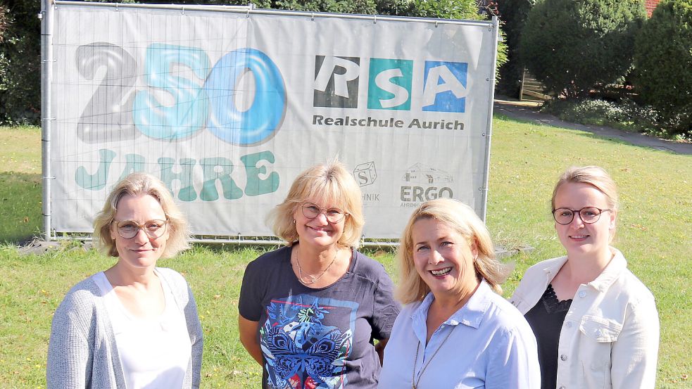 Doris Bigalski (von links), Annette Michalzik, Kathrin Peters und Inga Fischer gehören zum Team, das die Jubiläumsfeiern organisiert. Foto: Heino Hermanns