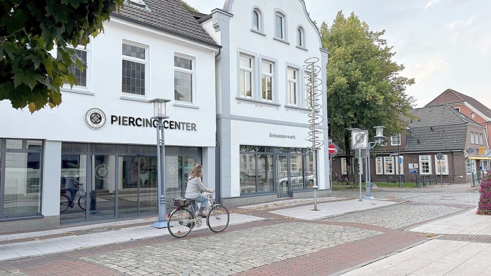 Das Piercing-Center ist jetzt in dem Gebäude, in dem früher Farben Fangmann seinen Store hatte.