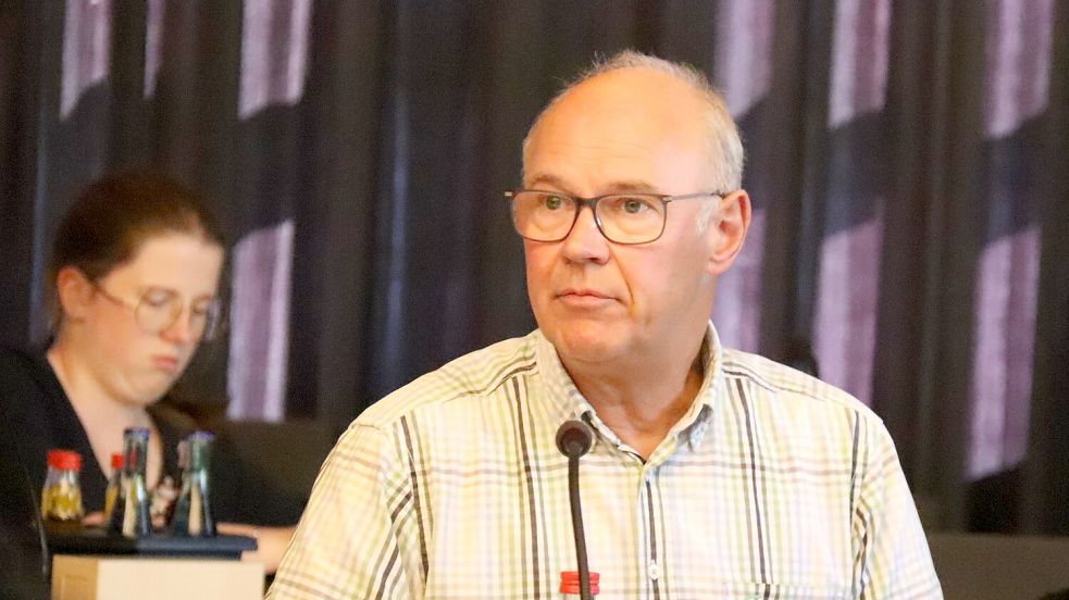 Ehlke Ubben zeigte als Leiter der Stadtentwässerung auf, welche Maßnahmen zum Schutz vor Starkregen nötig sind. Foto: Heino Hermanns