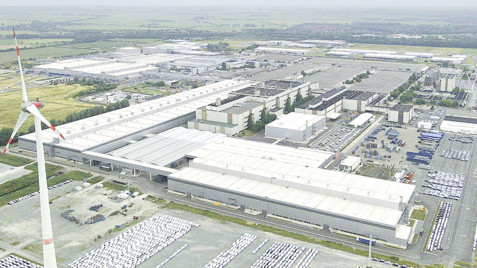 Riesige Fabrik: Blick von Westen aus der Vogelperspektive auf das Emder VW-Werk. Foto: Volkswagen