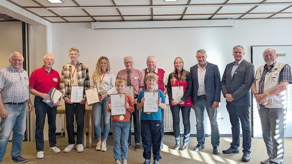 Die große Bühne blieb ihnen verwehrt: Unter Ausschluss der Öffentlichkeit wurden bereits im August Sportlerinnen und Sportler sowie zwei Ehrenamtliche für ihre Leistungen und ihr Engagement geehrt. Foto: Gemeindeverwaltung