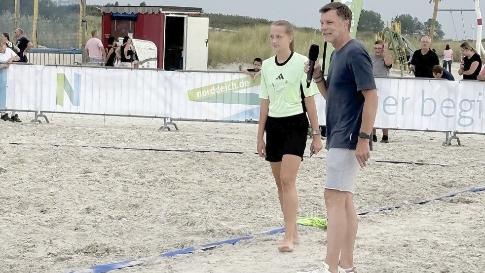 Europameister Thomas Helmer hatte die Spiele genau im Blick – und zog so manchen Fußballerkollegen dabei auf. Foto: Rebecca Kresse