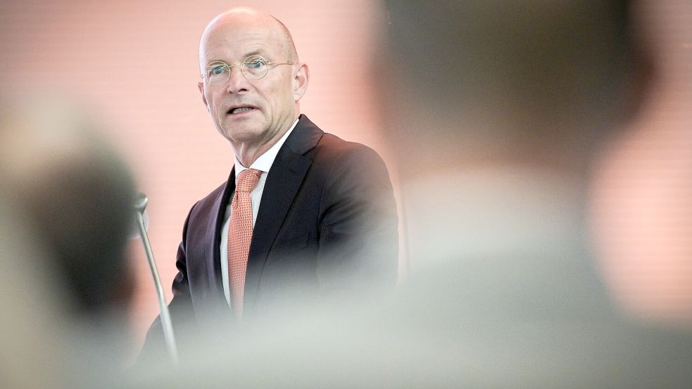 Sparkassen-Präsident Ulrich Reuter glaubt, dass Wirtschaft und Immobilienmarkt sich wieder fangen. Foto: IMAGO/Funke Foto Services