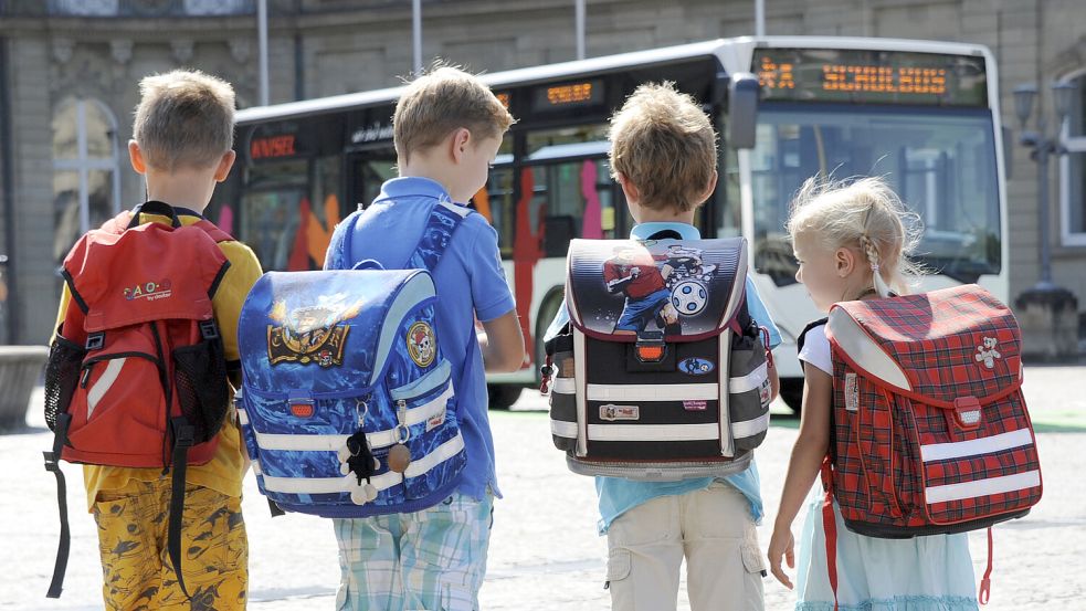 Weil Schulbezirke fehlen, haben viele Kinder im Brookmerland einen Anspruch auf Schülerbeförderung. Foto: DPA