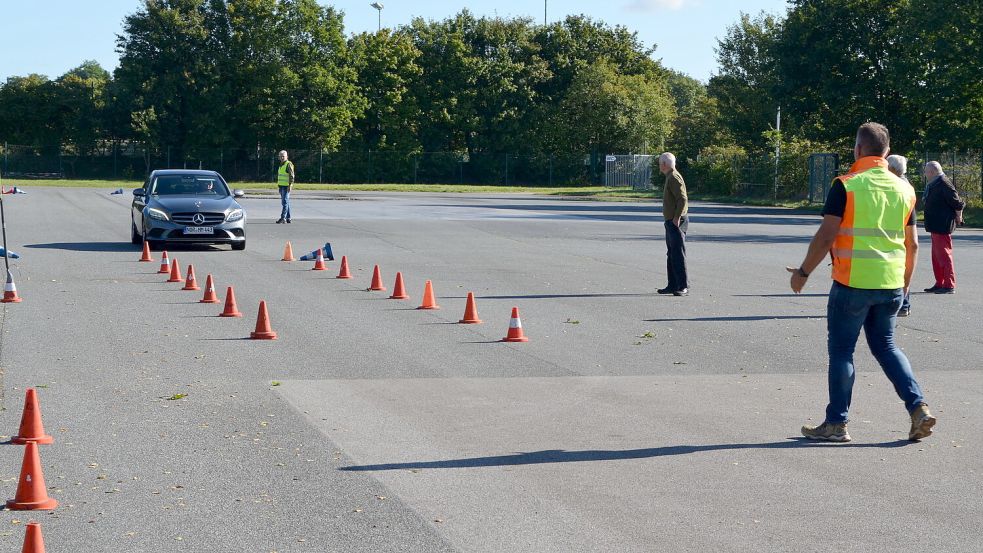 Bei dem „Fit im Auto“-Training lernen geübte Fahrer das Auto neu kennen. Foto: Verkehrswacht