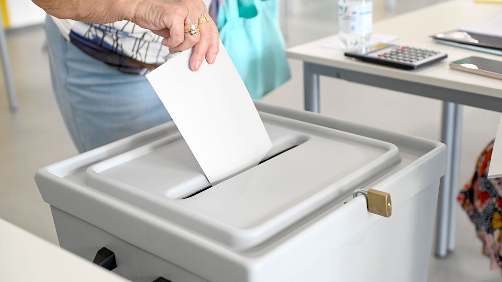 Alter, Wohnort, Bildungsstand, Geschlecht – viele Faktoren beeinflussen die Wahlentscheidung. Foto: Imago images/ EHL Media