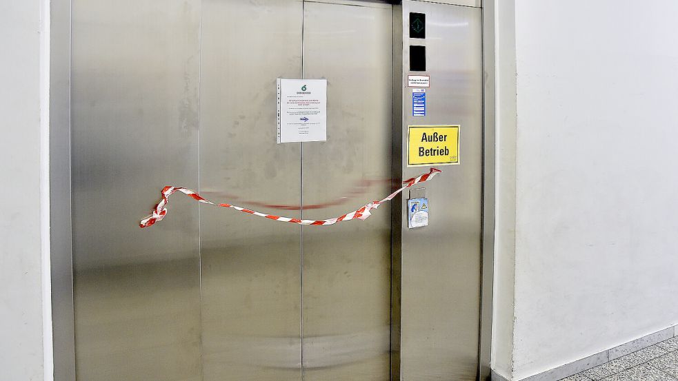 In Fürth ist ein Aufzugsmonteur bei Wartungsarbeiten tödlich verunglückt. Foto: IMAGO/Funke Foto Services