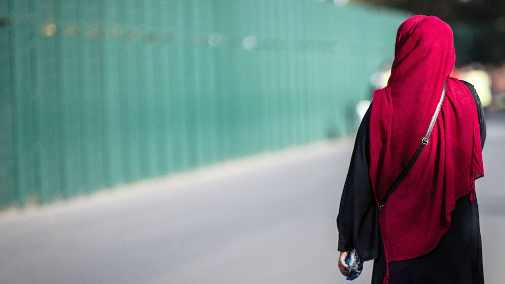 Frau in einer Erstaufnahmeeinrichtung für Flüchtlinge in Gießen Foto: dpa