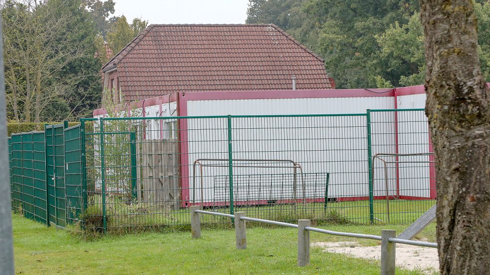 Mit Containern als Übergangslösung schafft die Gemeinde derzeit Kitaplätze. Aber die Genehmigung dafür ist befristet und abhängig von einem Neubau.