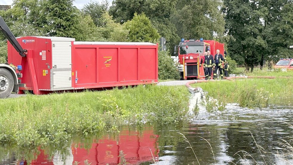 Während des Juli-Hochwassers waren unter anderem Hochleistungspumpen aus Emden im Einsatz. Foto: Karin Böhmer