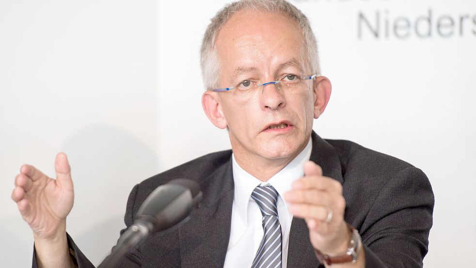 Zum zweiten Mal als Zeuge vor den Untersuchungsausschuss geladen: Jörg Mielke (SPD), Chef der Niedersächsischen Staatskanzlei. Aus Sicht der CDU ist er der Hauptverantwortliche für die Turbobeförderung von Weils Büroleiterin. Foto: dpa/Silas Stein