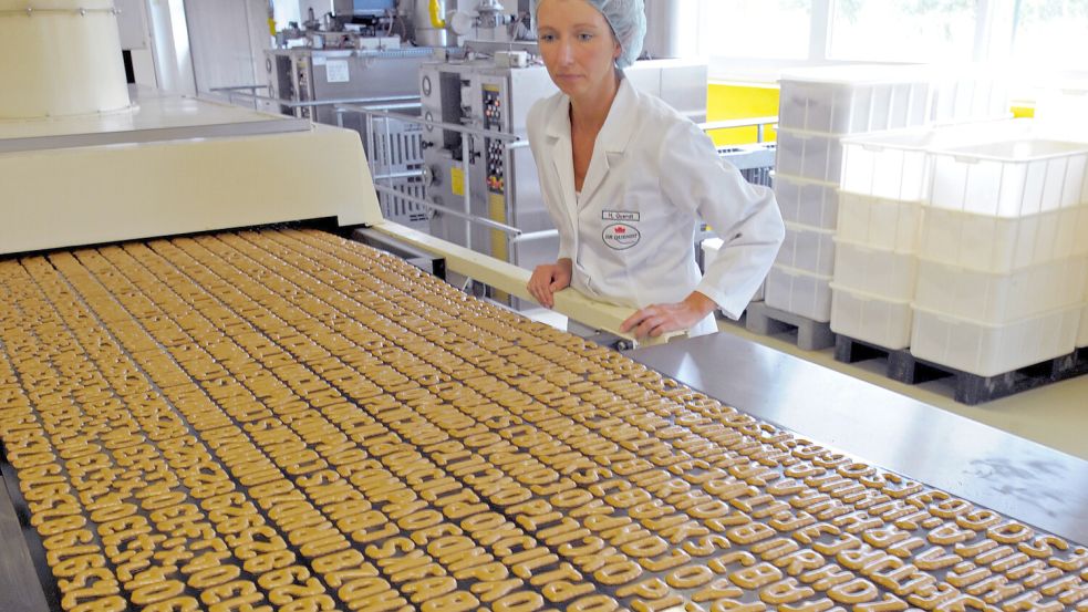 Wer da mal nicht den Überblick verliert. Das Foto zeigt die Produktion von Russisch Brot in Dresden. Foto: dpa/Hickel