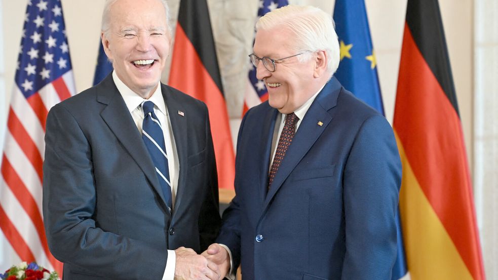 Bilder für die Geschichtsbücher: Der scheidende US-Präsident Joe Biden besucht Deutschland. Werden die transatlantischen Beziehungen je wieder so eng werden wie mit ihm? Foto: RALF HIRSCHBERGER / AFP