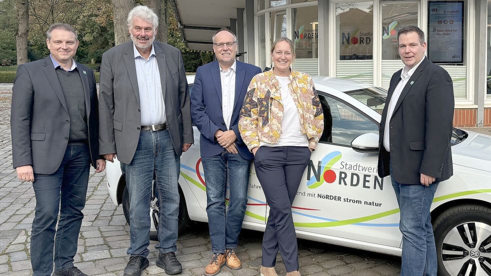 Stellten am Freitag die neue Geschäftsführerin Dr. Alexandra Thürkow gemeinsam vor: Erster Stadtrat Marcus Aukskel (von links), Wolfgang Sikken (CDU), Aufsichtsratsvorsitzender Olaf Wiltfang und Bürgermeister Florian Eiben. Foto: Rebecca Kresse