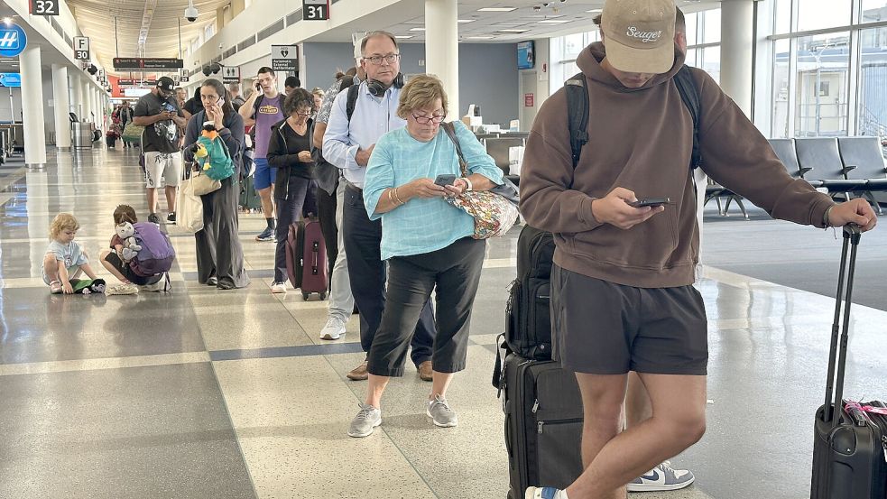 Es gibt oftmals lange Schlangen vor dem Boarding eines Fluges. Foto: dpa/ZUMA Press Wire