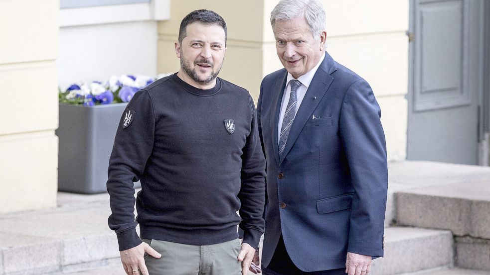 Ukraines Präsident Selenskyj bekam von Finnlands Präsident Niinistö Unterstützung gegen Russland. Jetzt legte der Finne einen Bericht vor dazu, wie sich die EU besser schützen kann gegen Aggressoren. Foto: IMAGO/TT/Christine Olsson