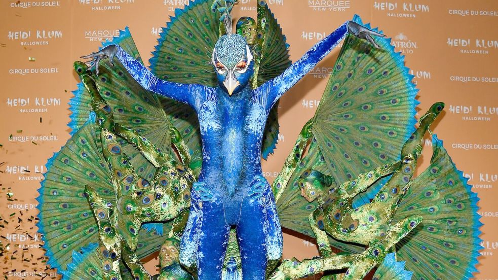 Berühmte HalloweenParty Als was geht Klum dieses Jahr