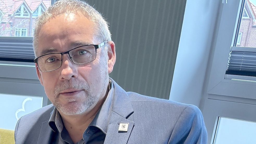 Der Bürgermeister von Dornum, Uwe Trännapp, würde das Thema Buchenhof gerne gütlich klären. Foto: Rebecca Kresse
