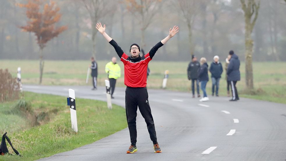 André Koch aus Schirumer Leegmoor bejubelte am Sonntag einen gelungenen Wurf.