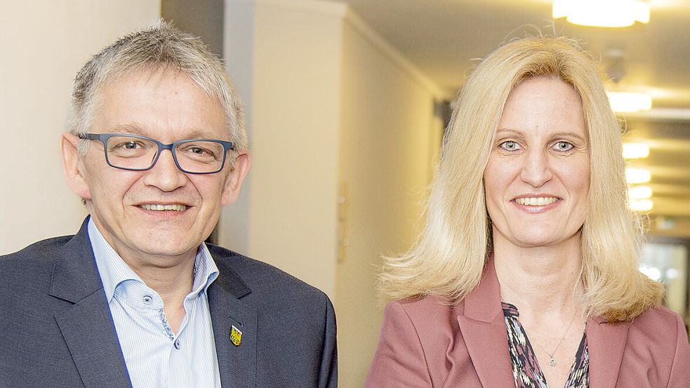 Landrat Olaf Meinen und Kämmerin Nicole Hanekamp sehen, dass der Kreis viele Kosten alleine scultern muss. Foto: Landkreis Aurich