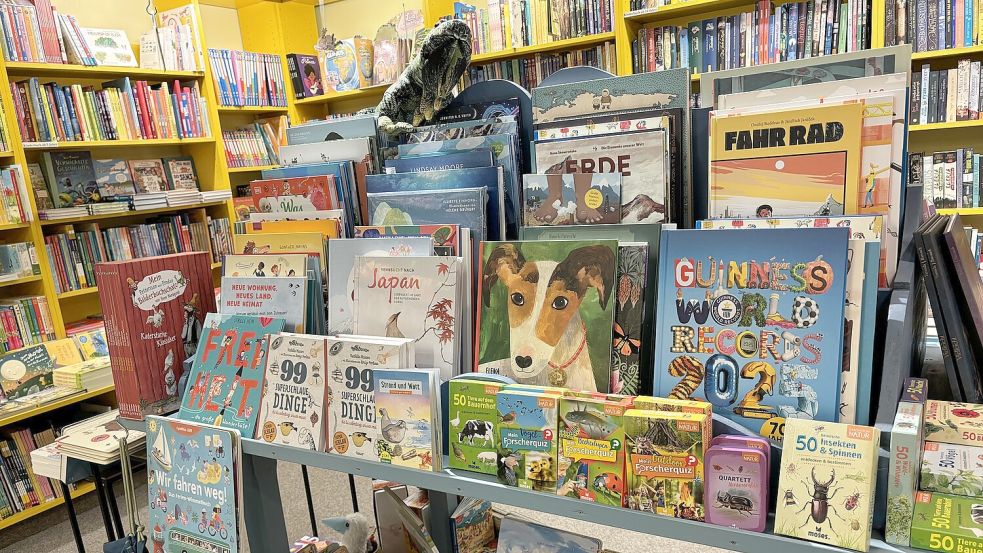 Geschichten für jeden Geschmack: In Buchhandlungen und Bibliotheken finden Leseratten und Vorleser jede Menge Material. Foto: Mieke Matthes