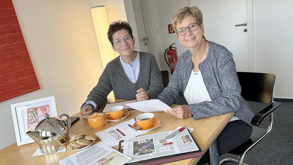 Susanne Tertilt (links) und Sonja Alberts vom Zonta-Club Leer-Ostfriesland brennen beide für das Projekt „Moje Tieden“. Foto: Mieke Matthes