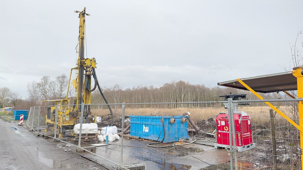 Derzeit werden im Bereich der Bohrschlammgrube Brunnen zur Überwachung des Grundwassers gebohrt. Foto: Holger Janssen