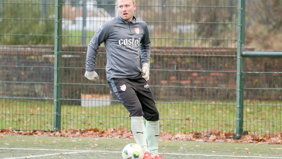 Bei seinen drei Torwart-Einsätzen wurde Hendrik Schulz in der Bezirksliga bisher kaum gefordert. Fotos: Helmut Vortanz