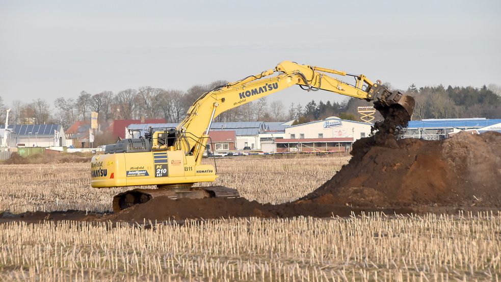 Anfang dieses Jahres liefen die Erdarbeiten für die Erweiterung des Gewerbegebiets Upgant-Schott. Foto: Thomas Dirks