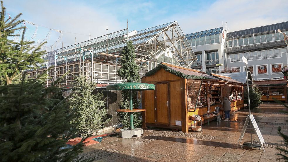 Auf der Südseite der Markthalle wird das Café Extrablatt eine Überdachung in Form einer Art Markise anbringen. Foto: Romuald Banik