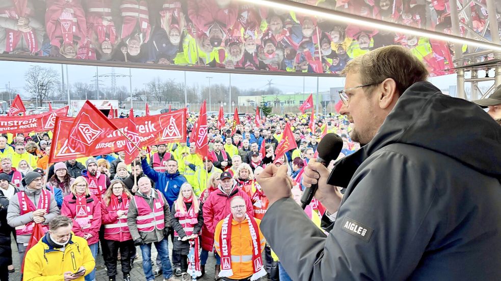 „Seite an Seite“ mit den VW-Beschäftigten: Emdens Oberbürgermeister Tim Kruithoff.