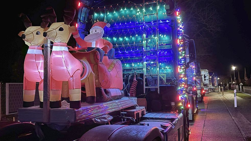 Der echte Weihnachtsmann fuhr weiter vorne. Foto: Karin Böhmer