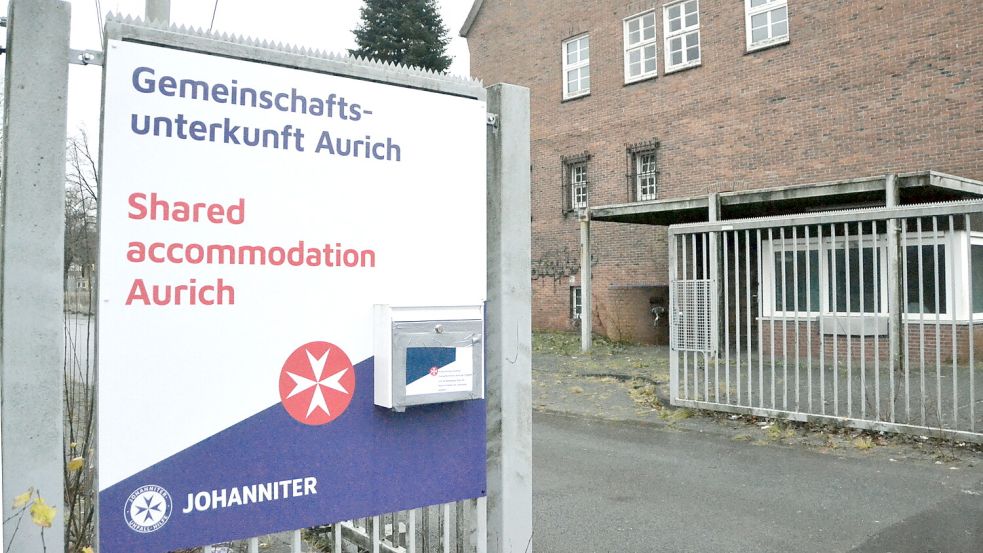 Das Eingangstor zur Kaserne in Aurich, die als Flüchtlingsunterkunft dient und zeitweise Menschen aus 35 Nationen beherbergte. Foto: Aiko Recke