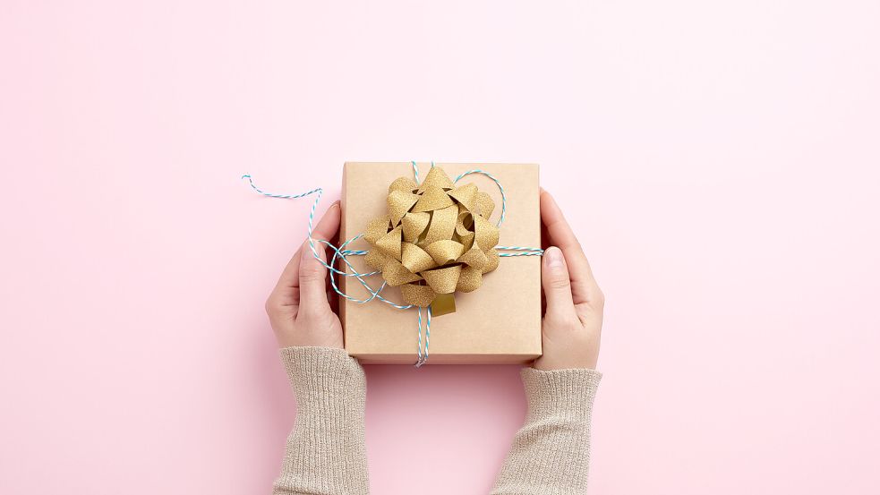 Auch eine kleine Aufmerksamkeit kann viel Mühe machen. Foto: IMAGO/Panthermedia/nndanko