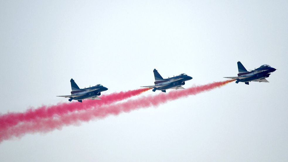 Deutsche Piloten im Dienst der chinesischen Luftstreitkräfte lösen Empörung und Sicherheitsbedenken aus. Foto: IMAGO/NurPhoto