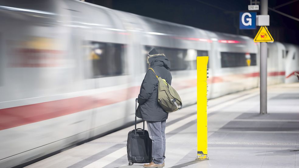 Notorisch unzuverlässig: Im ersten Halbjahr 2024 kam in Deutschland mehr als jeder dritte Fernzug zu spät Foto: dpa/Christoph Soeder