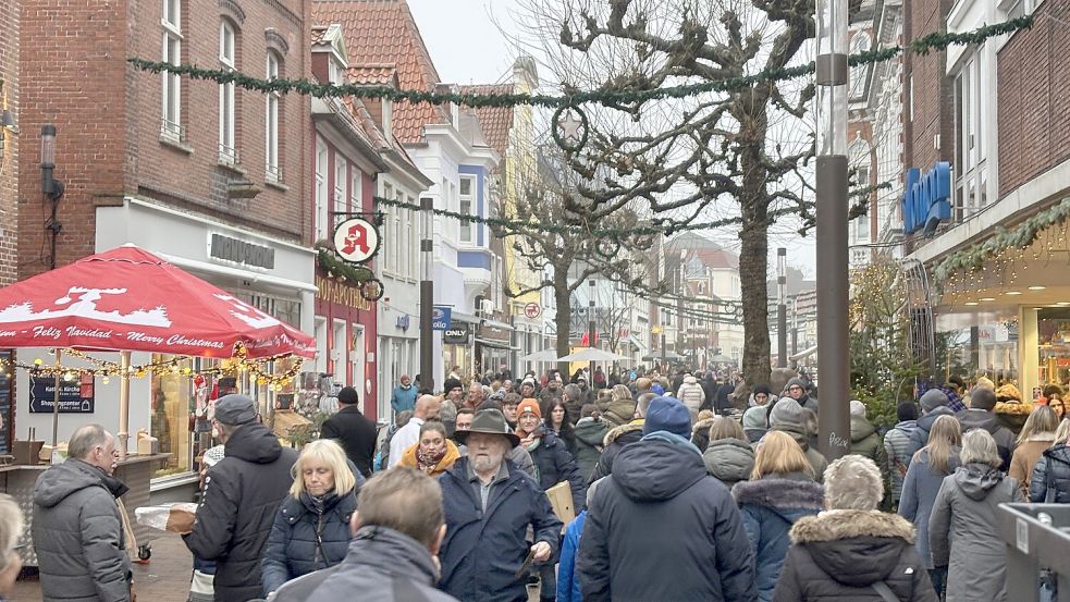 Am Nachmittag herrschte dichtes Gedränge in der Auricher Burgstraße.