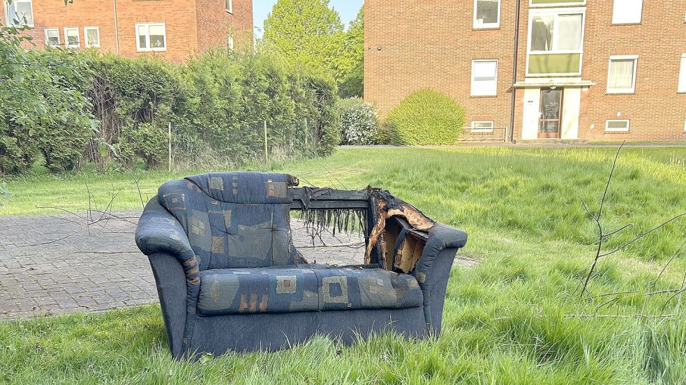 Im Mai 2024 soll der Angeklagte ein Sofa angezündet haben. Foto: Weiden/Archiv