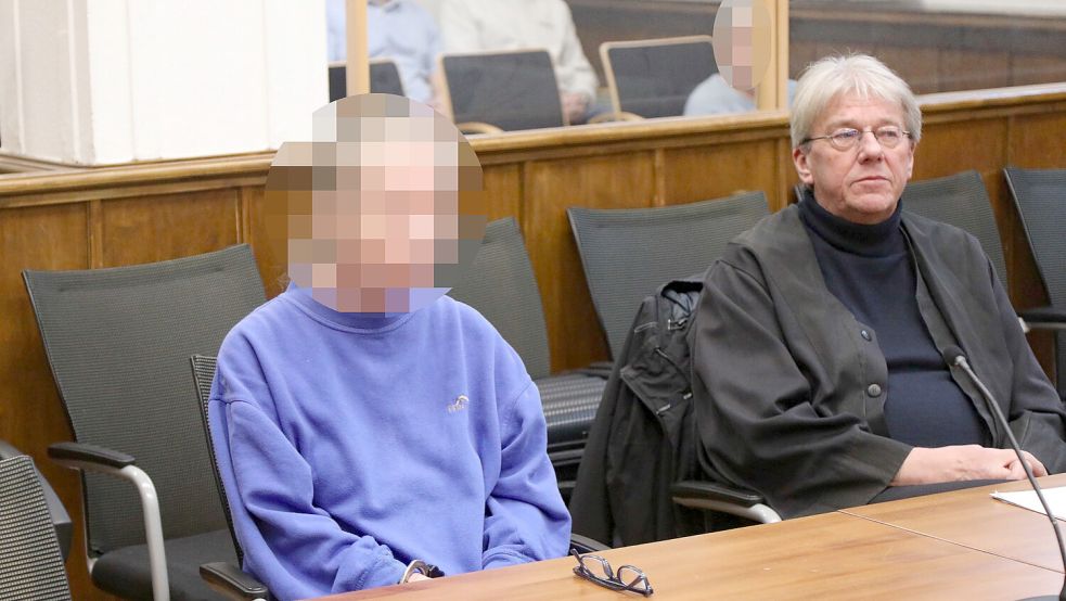 Die Angeklagte mit ihrem Verteidiger Michael Schmidt. Foto: Banik