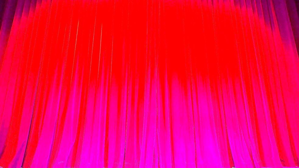 Am Sonntag öffnet sich der Vorhang im Auricher Kino für einen Gottesdienst. Foto: DPA
