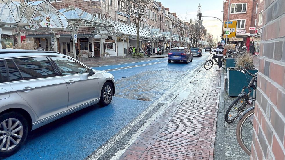 In der Neutorstraße haben Autos weniger Platz als früher. Foto: Luppen