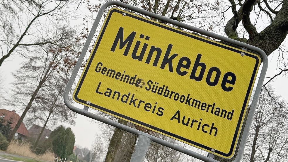 Ortsschilder wie das von Münkeboe scheinen begehrte Trophäen bei Dieben zu sein. Ein einstiger Täter spricht nun über sein Motiv. Foto: Holger Janssen