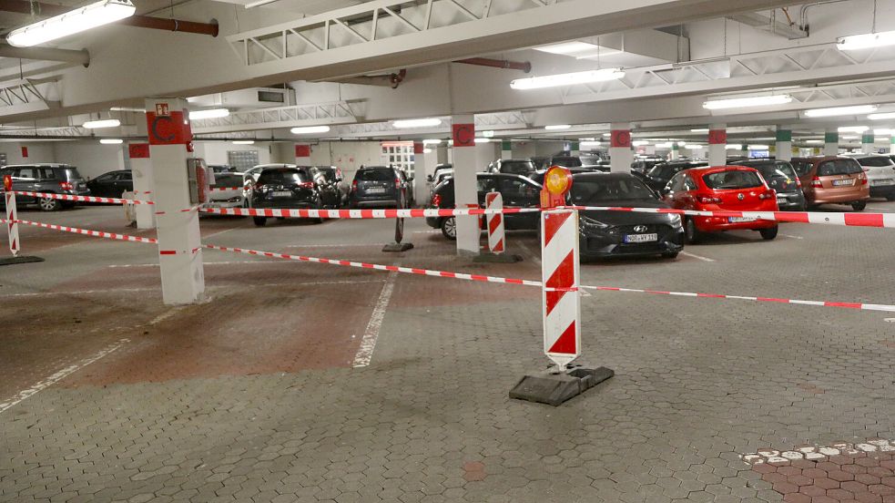 Wegen des Brandes war die Tiefgarage am Montag noch teilweise gesperrt. Foto: Romuald Banik