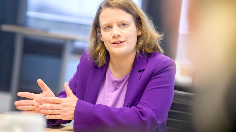 Fordert ein Verbot von Social Media für Jugendliche: Die niedersächsische Kultusministerin Julia Willie Hamburg. Foto: dpa/Julian Stratenschulte