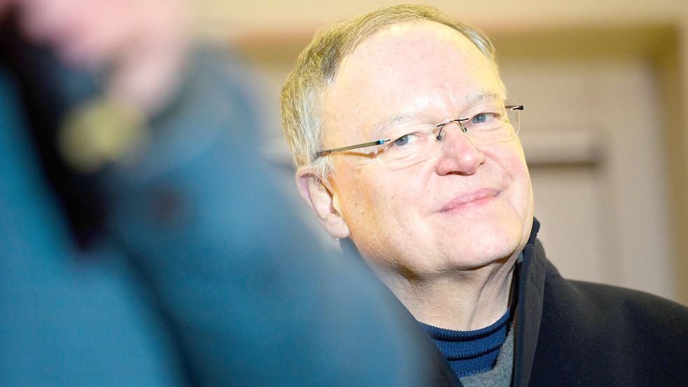 SPD-Ministerpräsident Stephan Weil berichtete von mehr als 200 Vorschlägen von Verbänden und Interessenvertretern zur Entbürokratisierung. Foto: dpa/Gregor Fischer