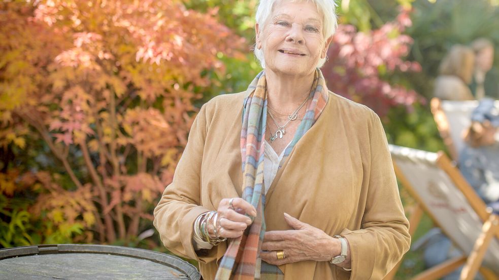 Judi Dench, bekannt als „M“ aus den „James-Bond“-Filmen, leidet an einer Augenerkrankung, durch sie beinahe komplett blind ist. Foto: IMAGO/News Licensing/Adrian Sherratt